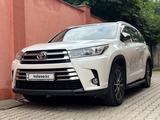 Toyota Highlander 2018 года за 17 000 000 тг. в Алматы – фото 2
