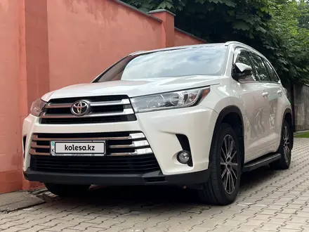 Toyota Highlander 2018 года за 17 000 000 тг. в Алматы – фото 2