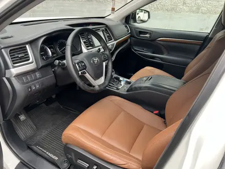 Toyota Highlander 2018 года за 17 000 000 тг. в Алматы – фото 8