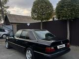Mercedes-Benz E 200 1993 года за 1 700 000 тг. в Кокшетау – фото 2