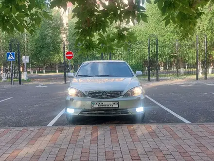 Toyota Camry 2004 года за 6 100 000 тг. в Астана – фото 2