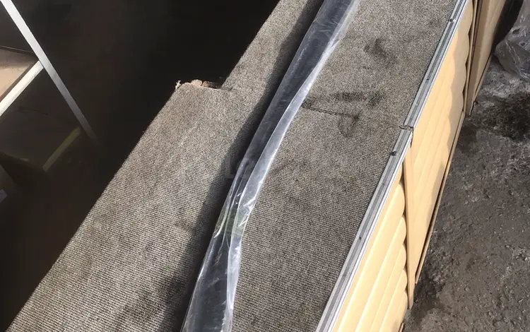 Ветровик subaru legasy b 3 уневерсал за 7 000 тг. в Алматы