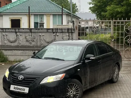 Toyota Camry 2007 года за 3 790 000 тг. в Актобе – фото 2