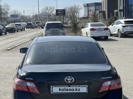 Toyota Camry 2007 года за 3 790 000 тг. в Актобе – фото 16