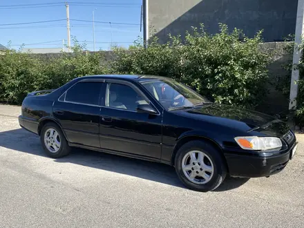 Toyota Camry 2000 года за 3 130 000 тг. в Шымкент – фото 3