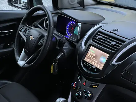 Chevrolet Tracker 2015 года за 5 990 000 тг. в Актобе – фото 5