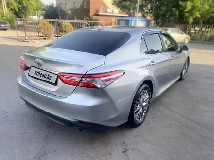 Toyota Camry 2019 года за 12 500 000 тг. в Жезказган – фото 4