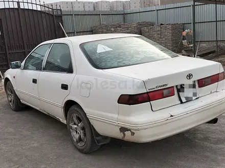 Toyota Camry 1997 года за 1 700 000 тг. в Астана – фото 2