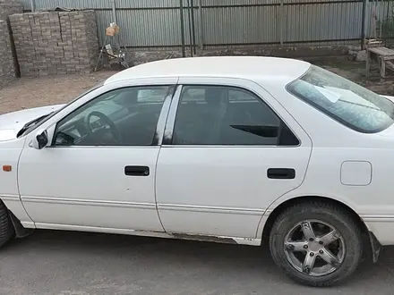 Toyota Camry 1997 года за 1 700 000 тг. в Астана – фото 3