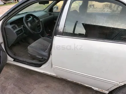 Toyota Camry 1997 года за 1 700 000 тг. в Астана – фото 7