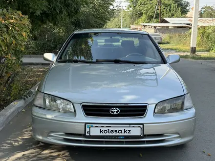 Toyota Camry 2001 года за 4 300 000 тг. в Алматы – фото 2