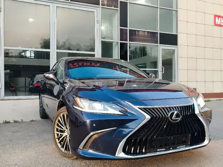 Lexus ES 250 2022 года за 17 000 000 тг. в Алматы