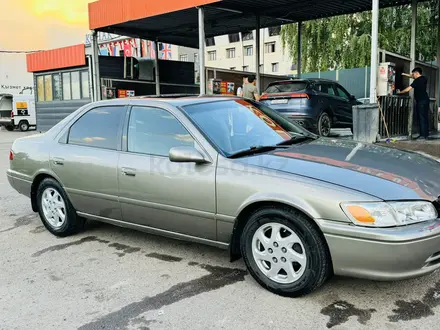 Toyota Camry 2000 года за 3 500 000 тг. в Алматы – фото 7