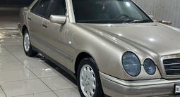 Mercedes-Benz E 200 1996 годаүшін2 900 000 тг. в Атбасар – фото 3