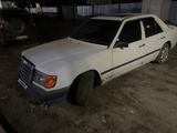 Mercedes-Benz E 230 1989 года за 800 000 тг. в Атырау – фото 3