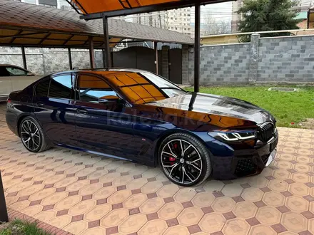 BMW M5 2022 года за 39 500 000 тг. в Алматы – фото 12
