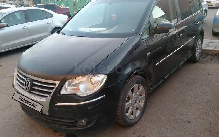 Volkswagen Touran 2009 года за 3 800 000 тг. в Астана