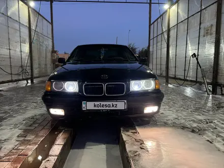 BMW 320 1995 года за 2 700 000 тг. в Караганда