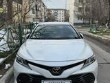 Toyota Camry 2018 года за 14 000 000 тг. в Шымкент – фото 3