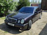 Mercedes-Benz E 320 1997 года за 3 300 000 тг. в Тараз – фото 2