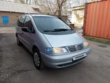 Volkswagen Sharan 1996 года за 1 750 000 тг. в Караганда – фото 2