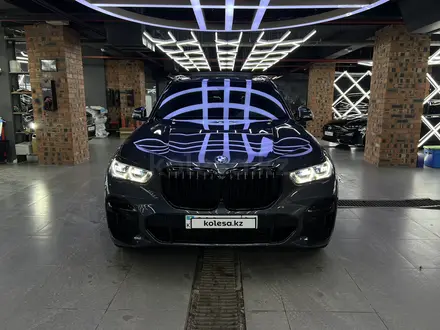 BMW X5 2021 года за 45 500 000 тг. в Астана – фото 2