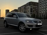 Volkswagen Touareg 2008 годаүшін7 500 000 тг. в Алматы – фото 2