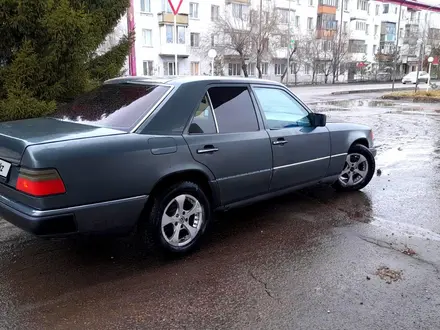 Mercedes-Benz E 200 1993 года за 920 000 тг. в Петропавловск – фото 5