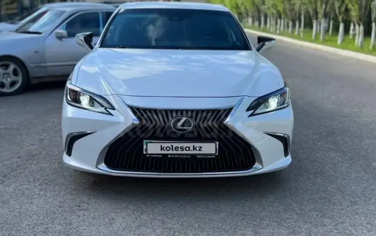 Lexus ES 350 2020 годаfor22 000 000 тг. в Актобе