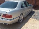 Mercedes-Benz E 230 1998 годаfor1 100 000 тг. в Жанаозен – фото 4