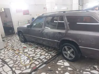 Mercedes-Benz E 230