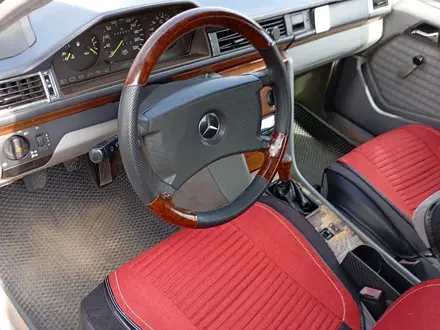 Mercedes-Benz E 230 1991 года за 750 000 тг. в Астана – фото 13