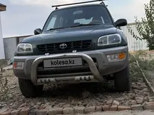 Toyota RAV4, 1998