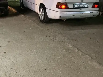Mercedes-Benz E 250 1988 года за 1 100 000 тг. в Сатпаев – фото 2