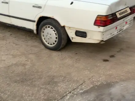 Mercedes-Benz E 200 1988 года за 450 000 тг. в Экибастуз