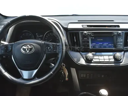 Toyota RAV4 2016 года за 8 700 000 тг. в Атырау – фото 10