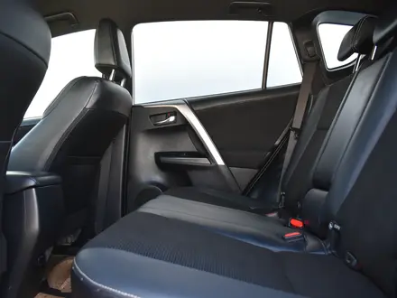 Toyota RAV4 2016 года за 8 700 000 тг. в Атырау – фото 16