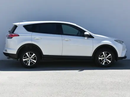 Toyota RAV4 2016 года за 8 700 000 тг. в Атырау – фото 4