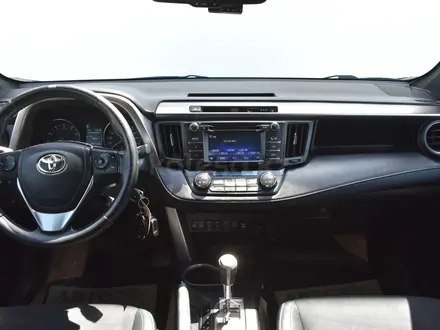 Toyota RAV4 2016 года за 8 700 000 тг. в Атырау – фото 9