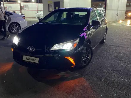 Toyota Camry 2015 года за 5 500 000 тг. в Атырау