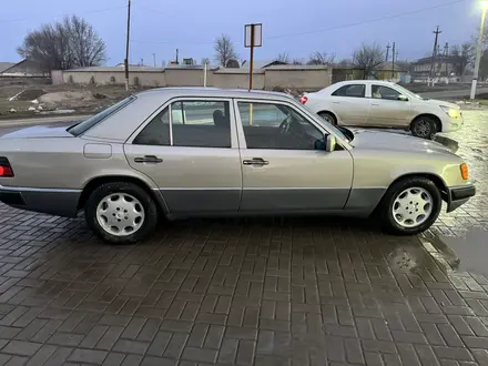 Mercedes-Benz E 230 1991 года за 2 300 000 тг. в Тараз – фото 4