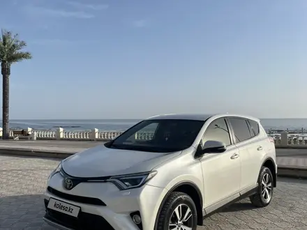 Toyota RAV4 2016 года за 10 650 000 тг. в Актау – фото 2