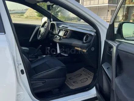 Toyota RAV4 2016 года за 10 650 000 тг. в Актау – фото 12