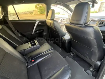 Toyota RAV4 2016 года за 10 650 000 тг. в Актау – фото 17