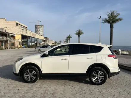 Toyota RAV4 2016 года за 10 650 000 тг. в Актау – фото 3