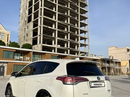Toyota RAV4 2016 года за 10 650 000 тг. в Актау – фото 4
