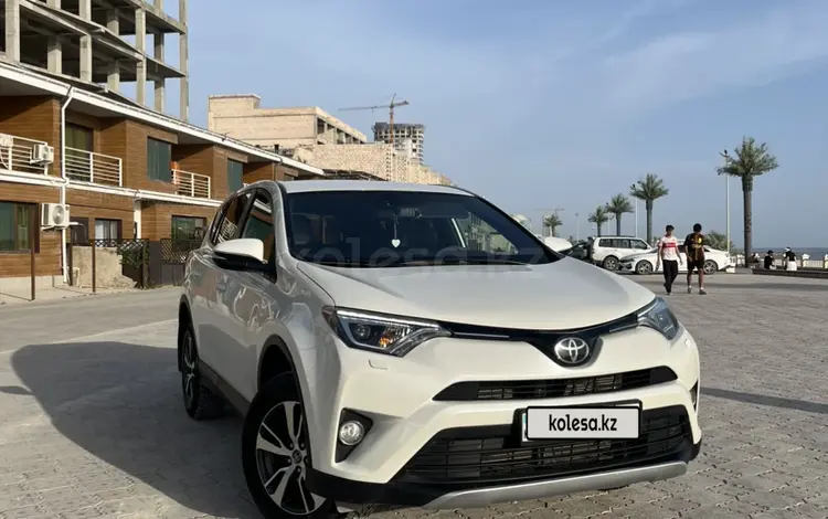 Toyota RAV4 2016 года за 10 650 000 тг. в Актау