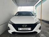 Hyundai Accent 2021 года за 8 500 000 тг. в Сатпаев – фото 2