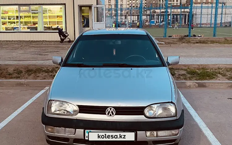 Volkswagen Golf 1994 годаүшін1 350 000 тг. в Астана