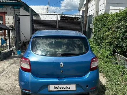 Renault Sandero 2015 года за 2 975 000 тг. в Семей – фото 3